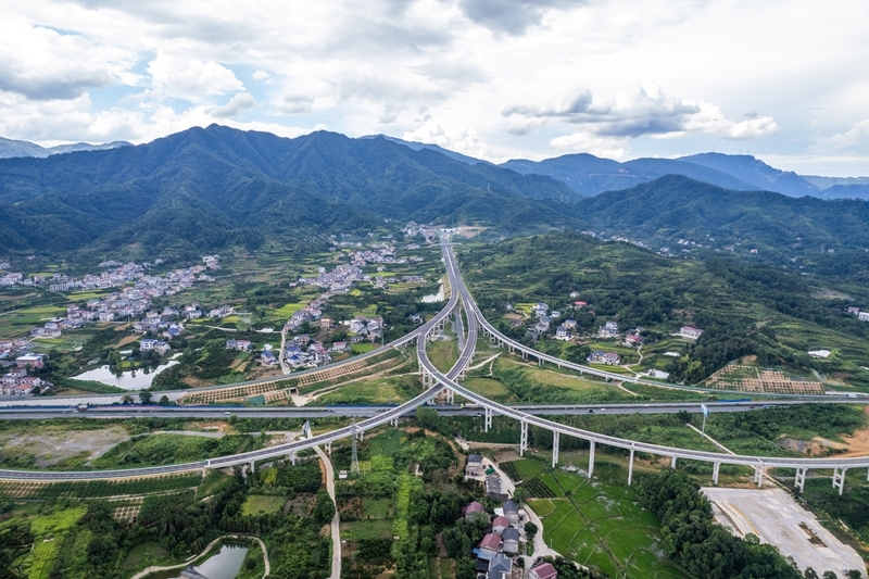 確?；緦?shí)現(xiàn)社會主義現(xiàn)代化取得決定性進(jìn)展 ——寫在黨的二十屆四中全會召開之際